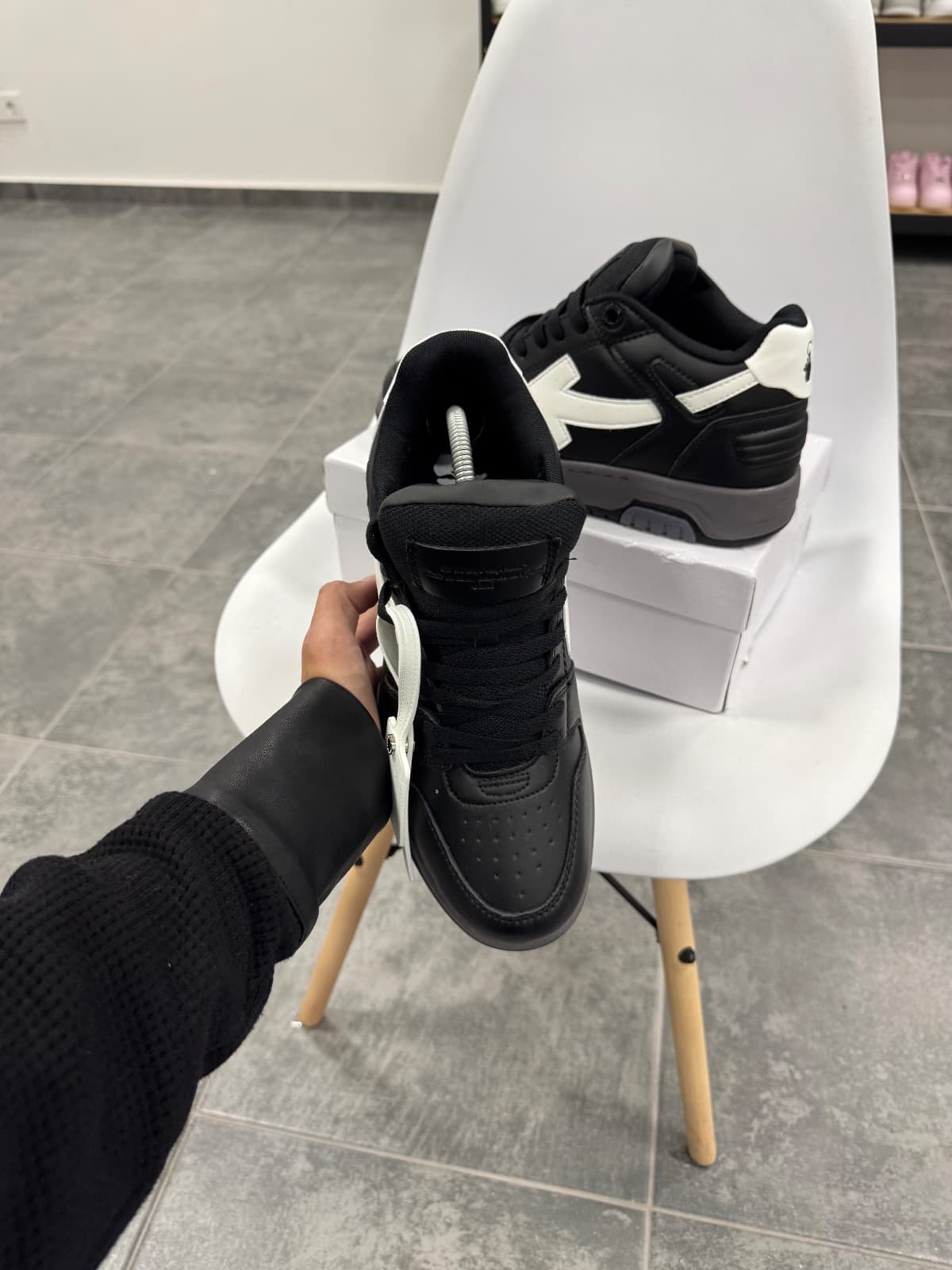 Off-White Out Of Office — 3