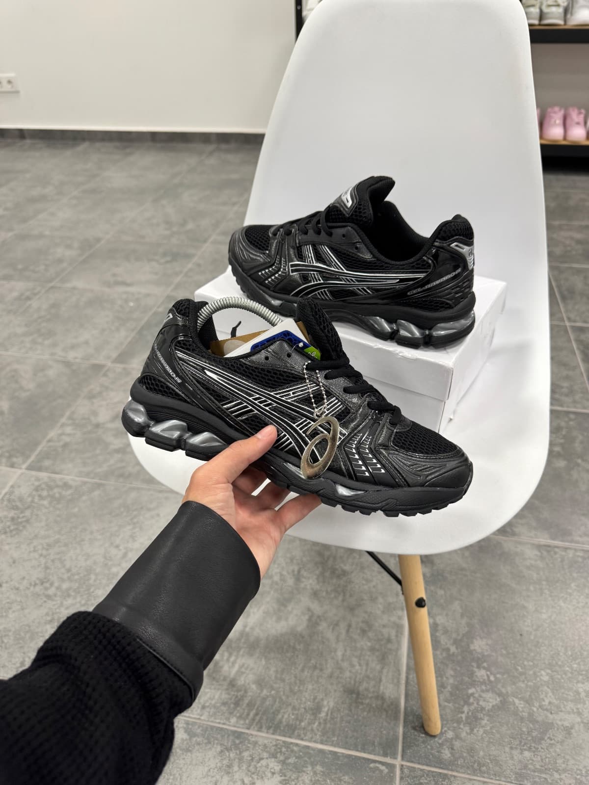 Asics Gel-Kayano 14 — 2