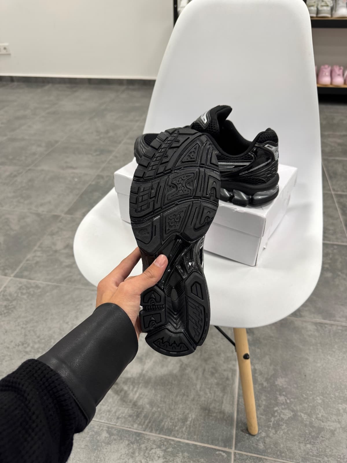 Asics Gel-Kayano 14 — 4