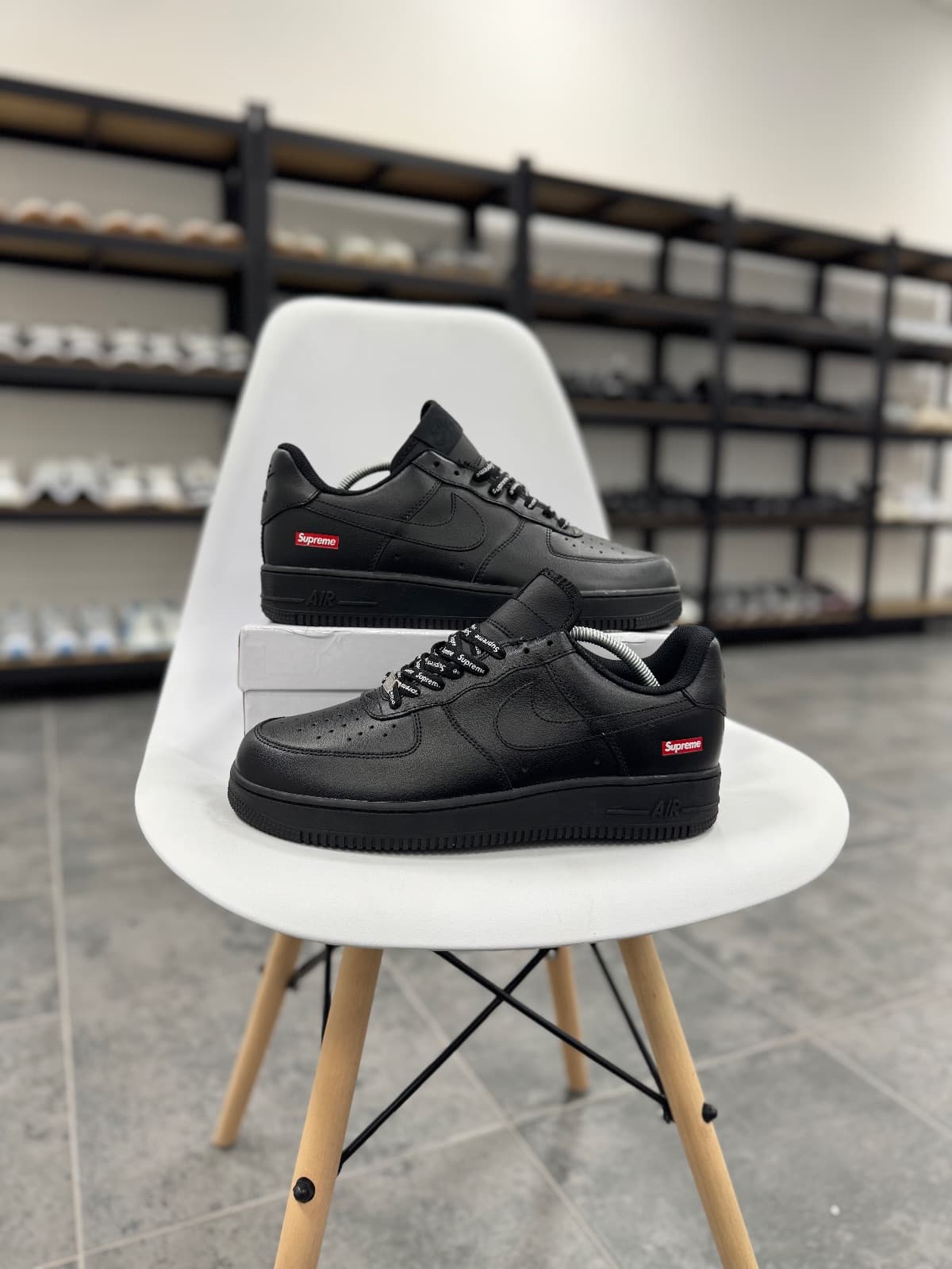 Supreme x Nike Air Force 1 Low — 1