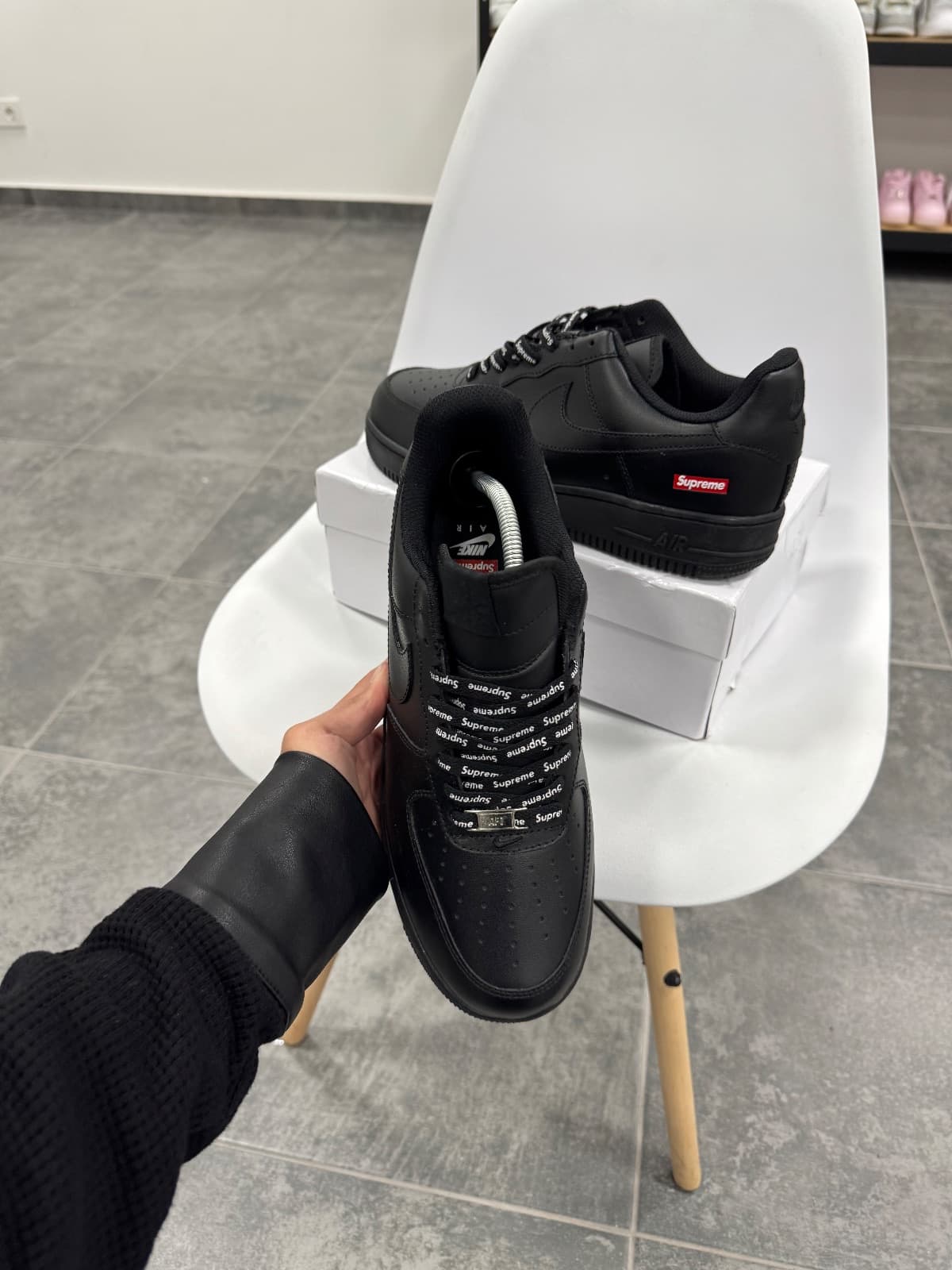 Supreme x Nike Air Force 1 Low — 3
