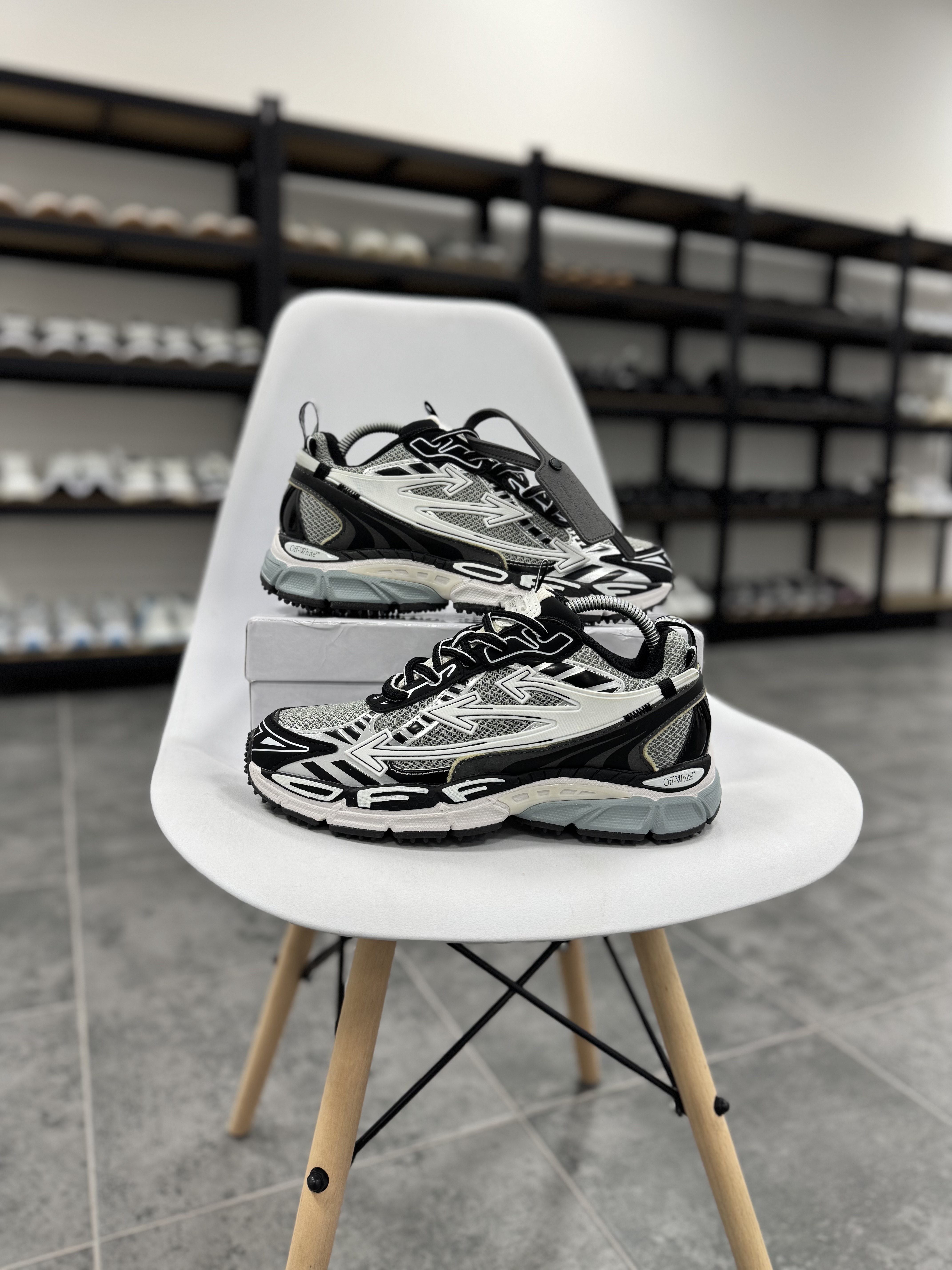 Off-White Be Right Back