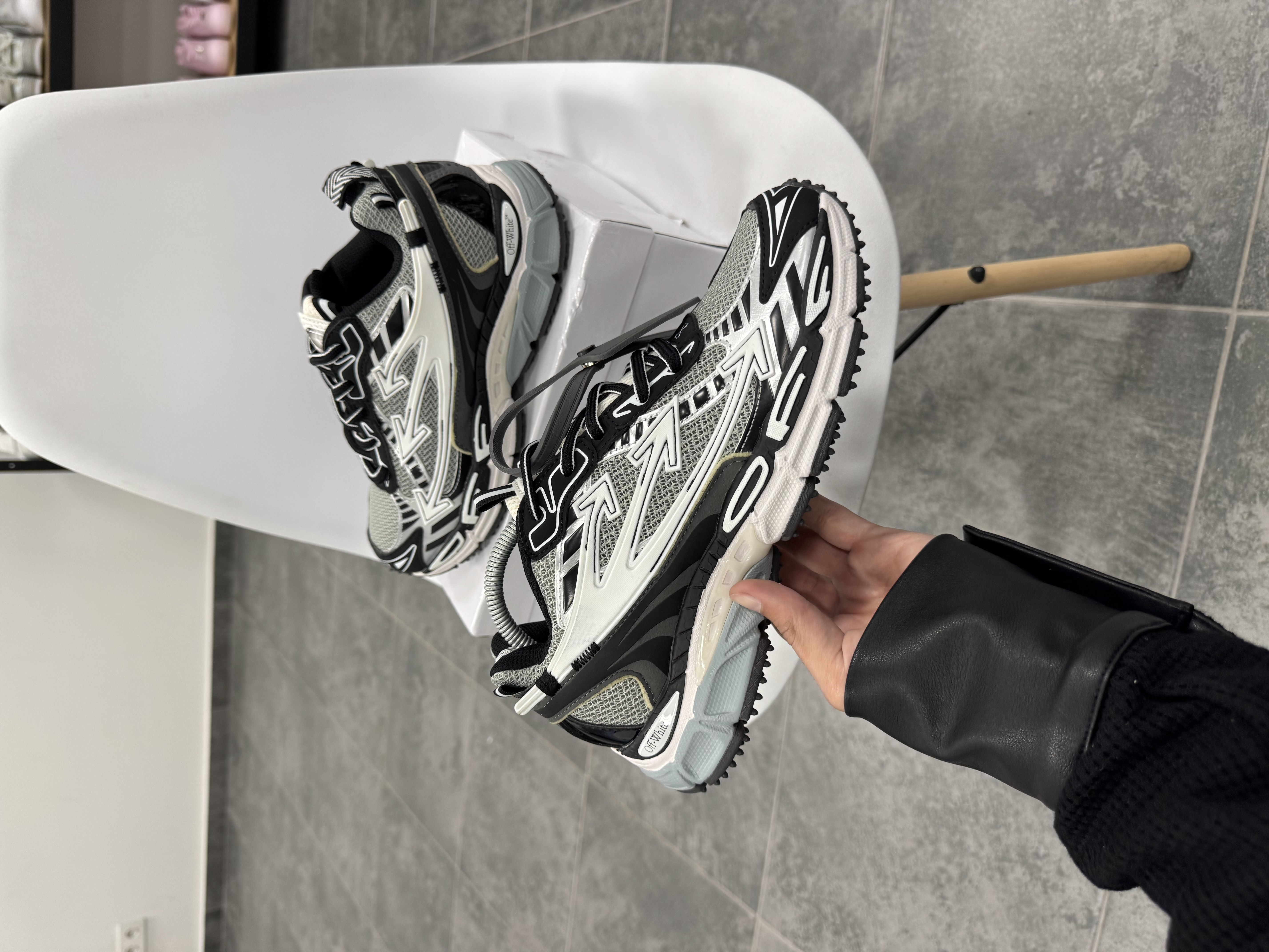 Off-White Be Right Back — 2