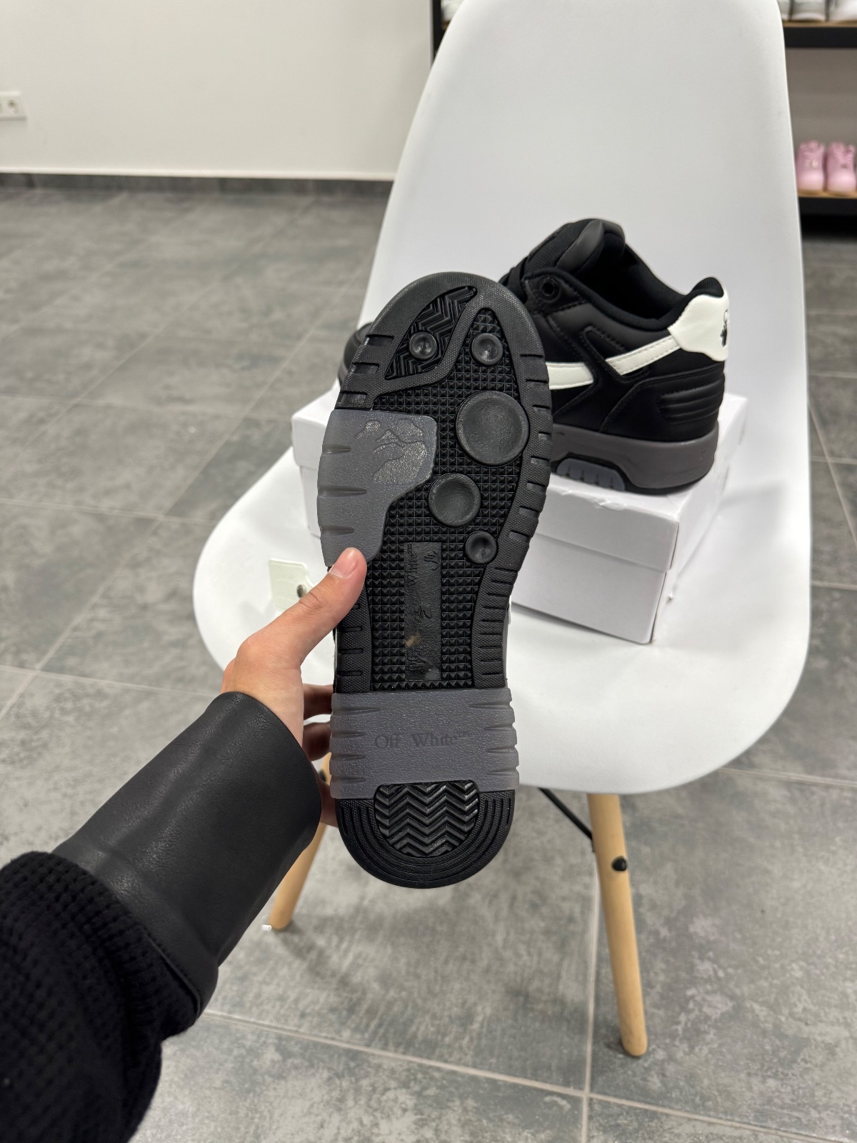 Off-White Out Of Office — 4